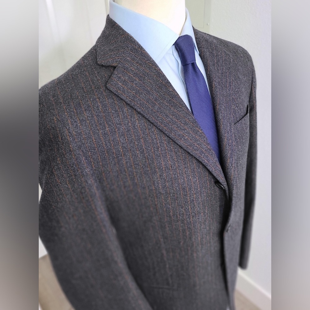 Caruso Wool/Cashmere 42R 3 roll 2 button Winter Weight Charcoal Pinstripe Suit